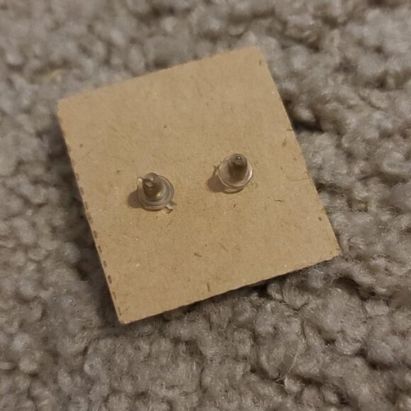 🎉 Brazilian Flag post Earrings 🎉 - Picture 3 of 4